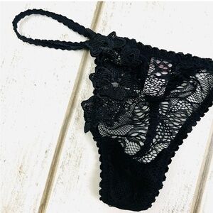 2006 Vintage Victoria’s Secret Very Sexy V-String Pantie Small
